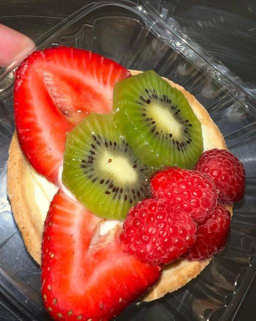 Fruit tart topped with strawberries, kiwi and raspberries